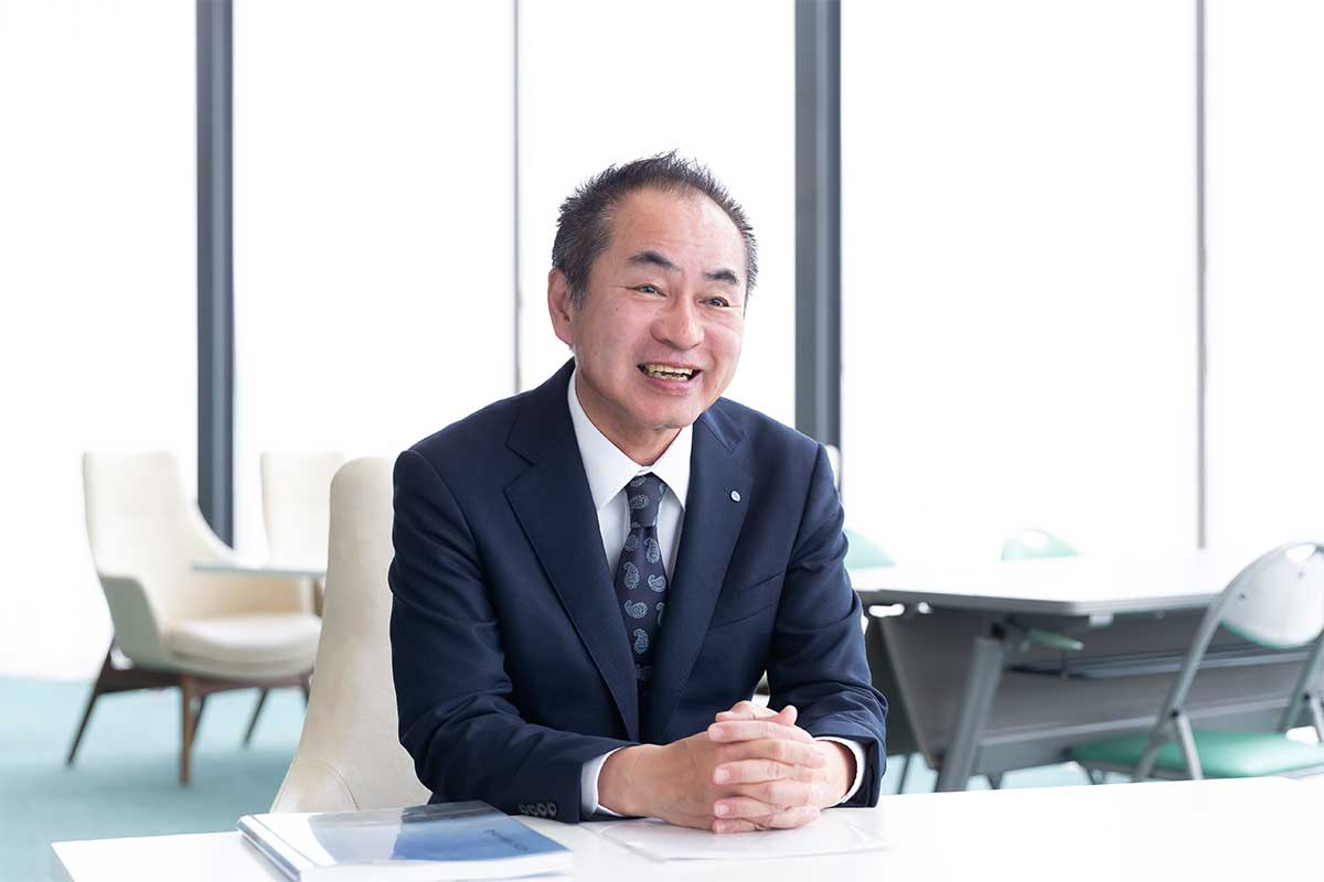 「人材育成にこそ投資を」——背伸びの決断が生んだ人材育成の城イメージ01