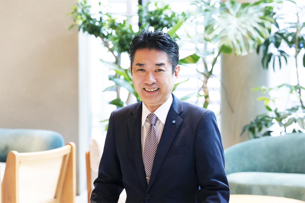 総支配人の篠塚剛