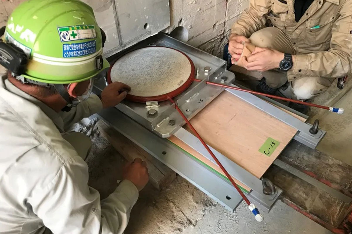 フラットジャッキ