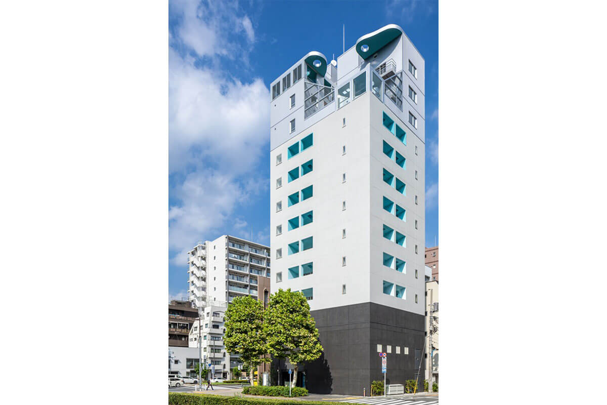 原広司・アトリエ・ファイ建築研究所監修、スターツCAM設計・施工のオーナールーム付き免震賃貸マンション