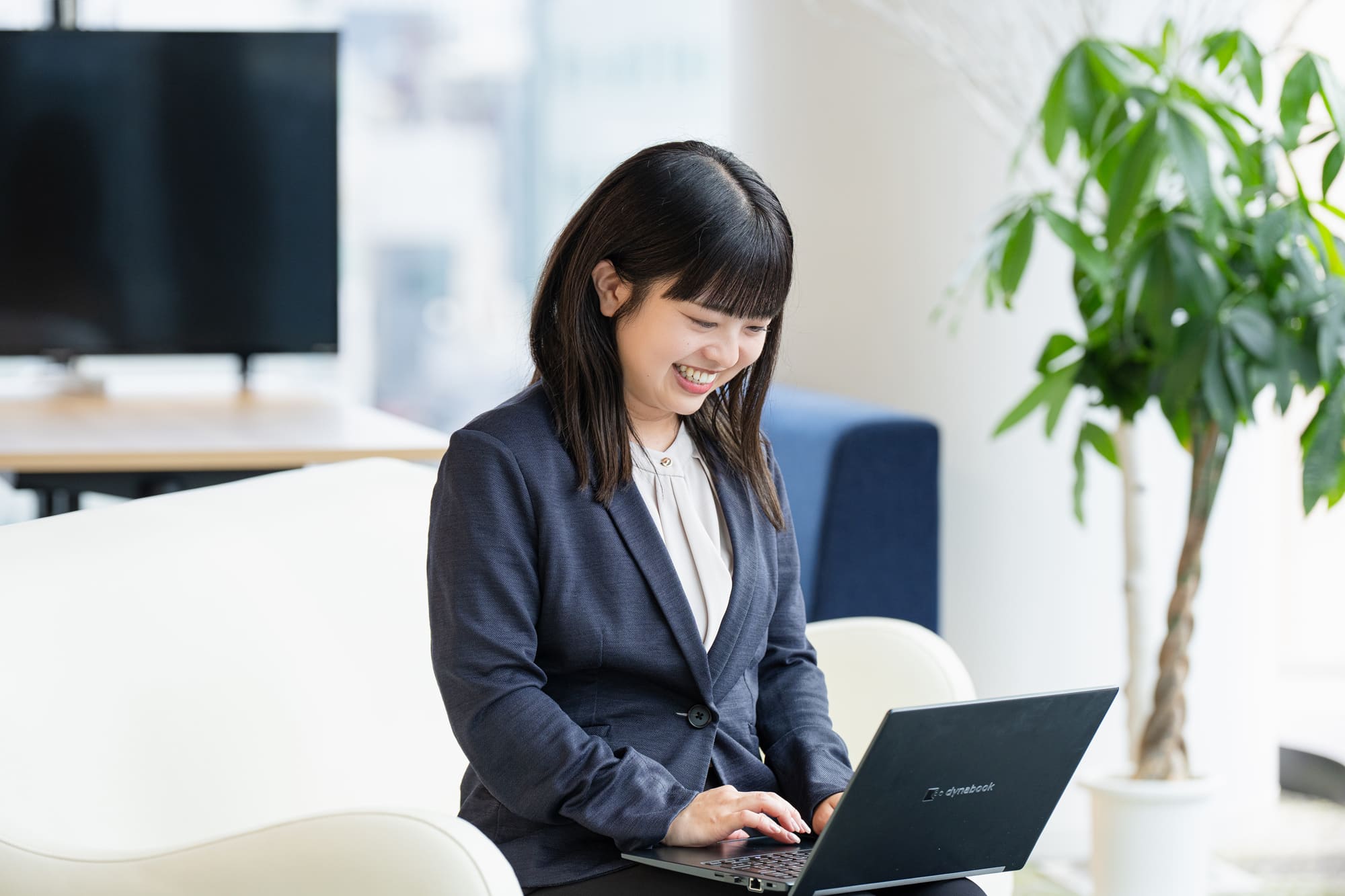 グループを支えるシステムの裏方としてのイメージ画像