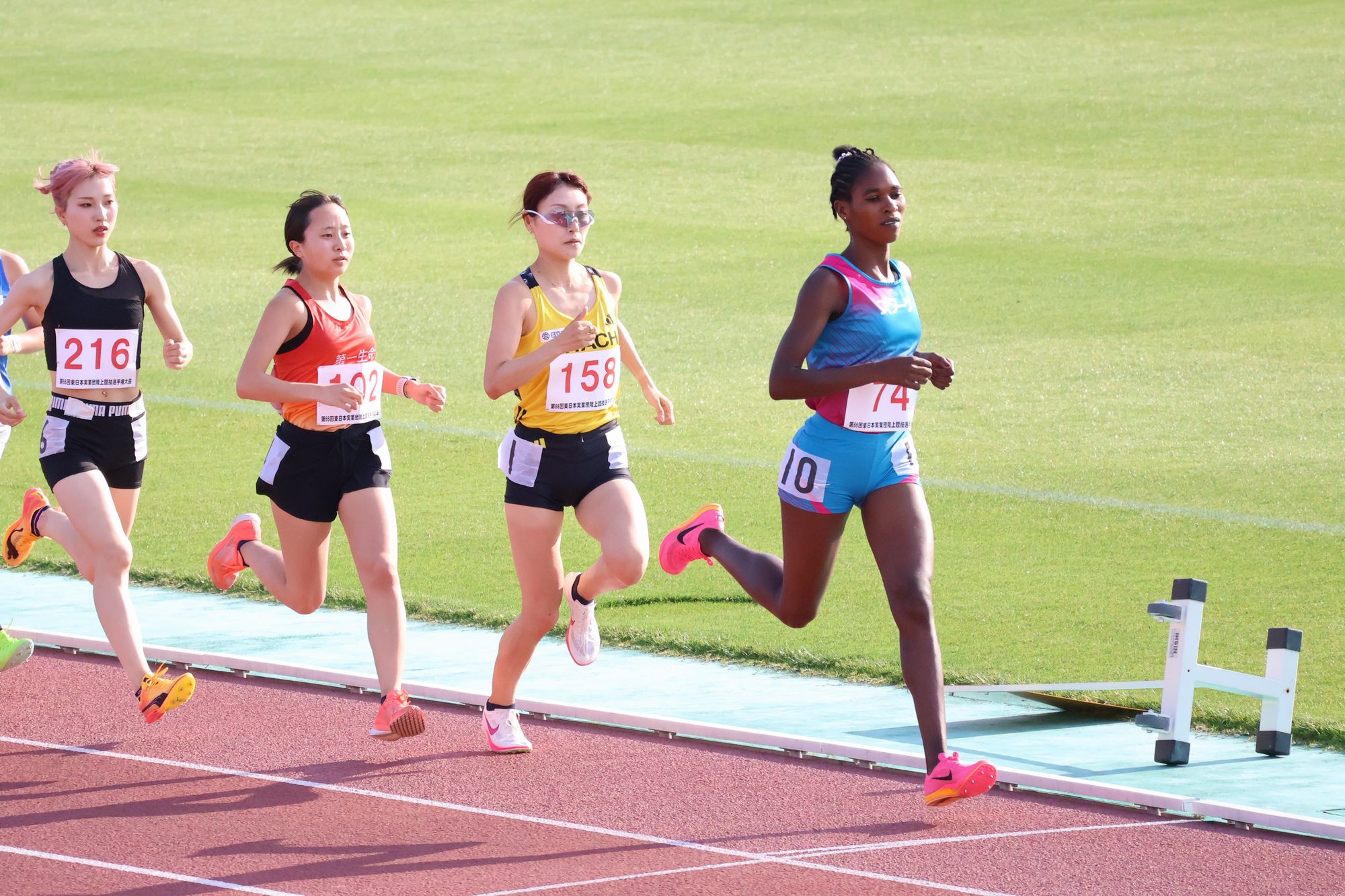 1500mで先頭を走るワンブイ選手