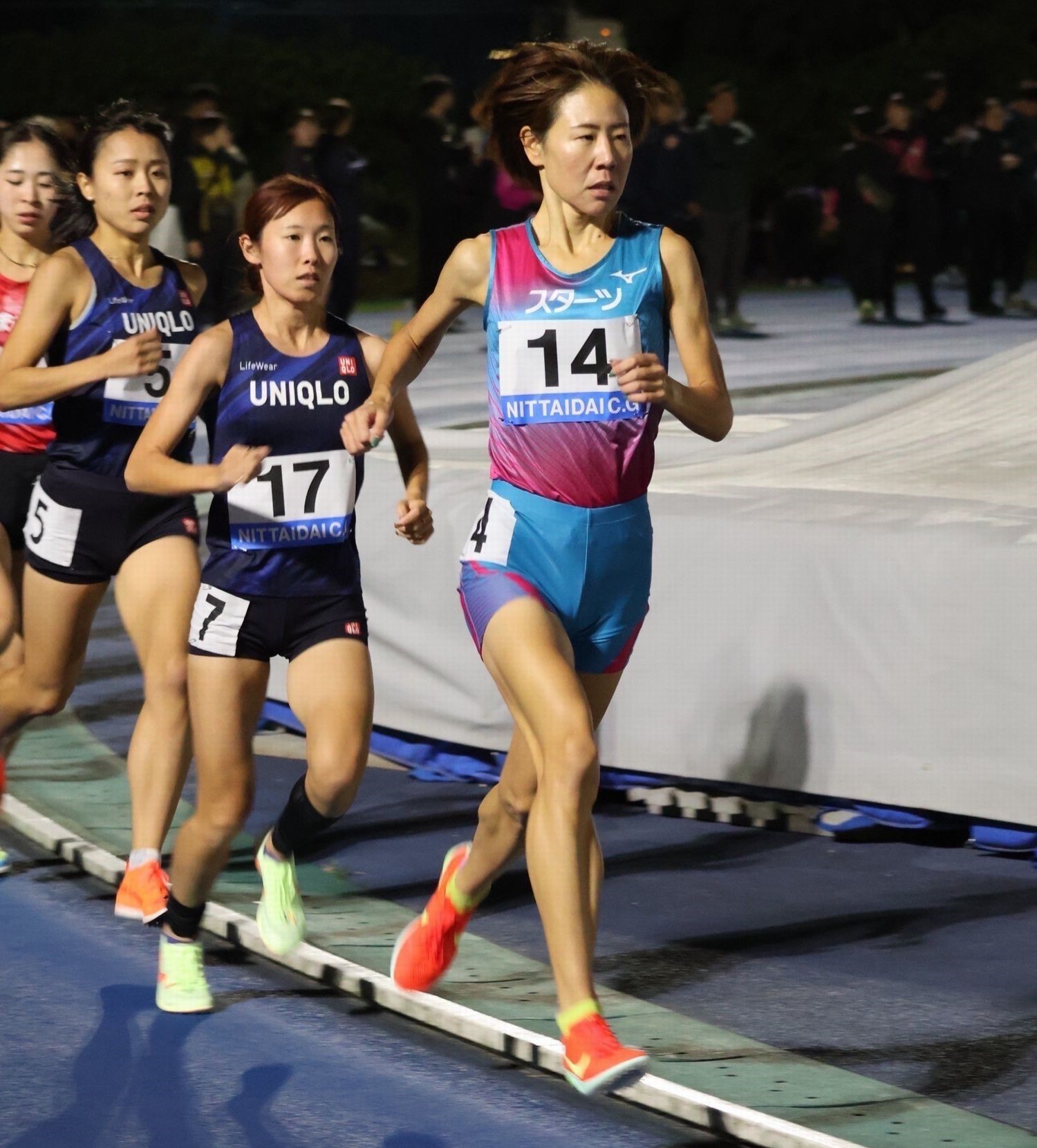 先頭を走る伊澤選手