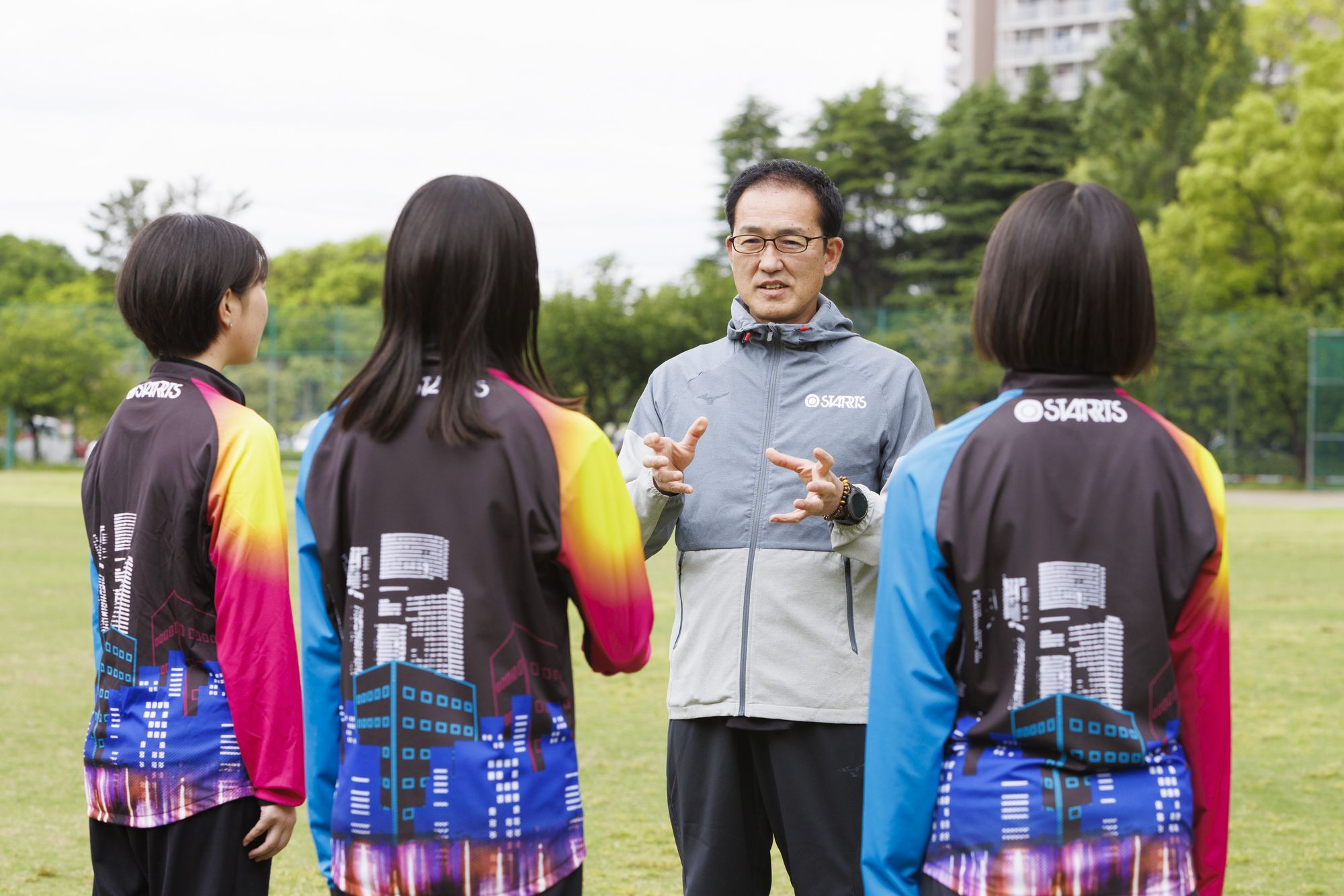 選手と話す弘山監督