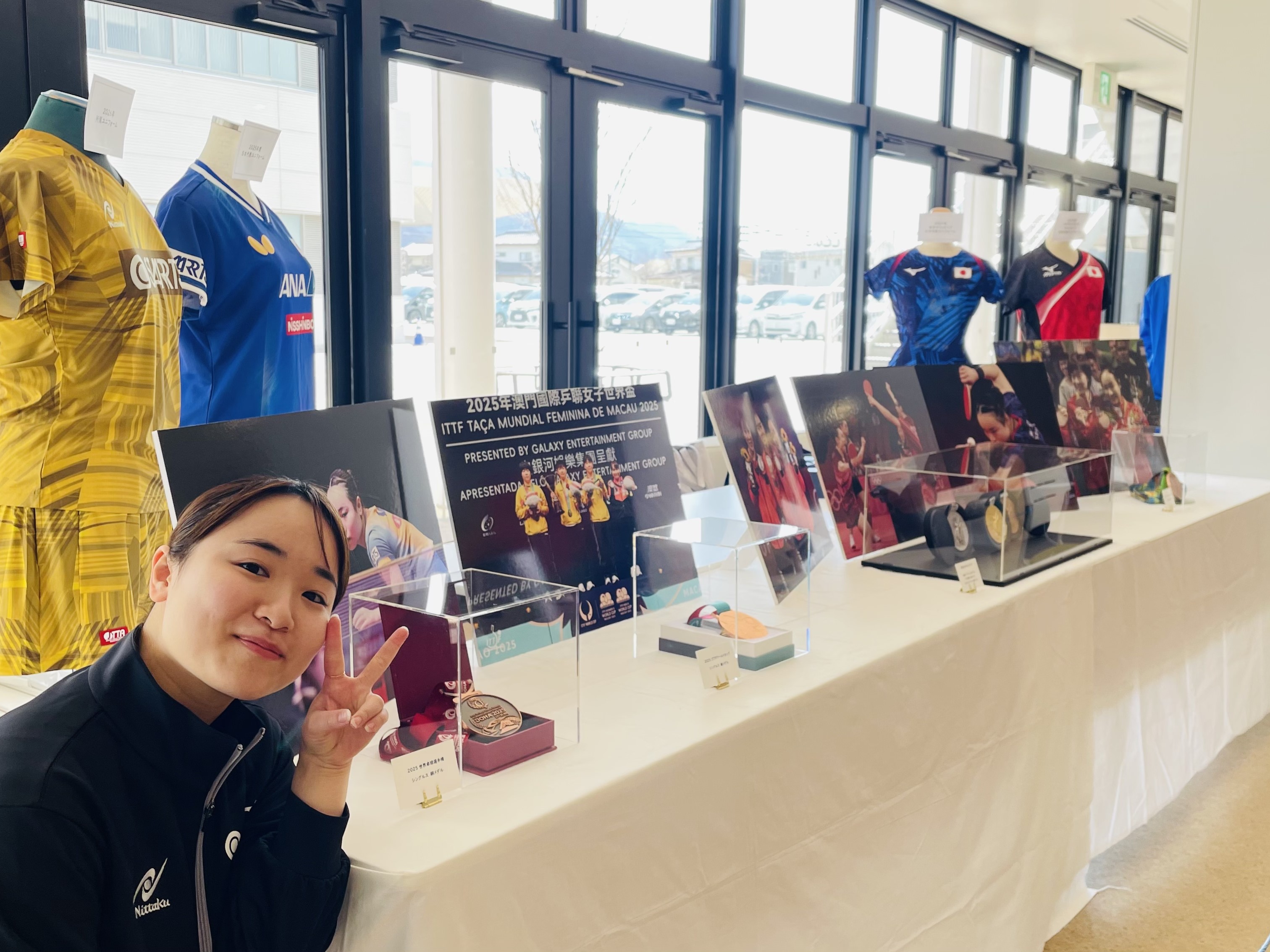 展示コーナーではリオ五輪(銅)、東京五輪(金・銀・銅)、2025ワールドカップ、2025世界選手権のメダルを自ら展示