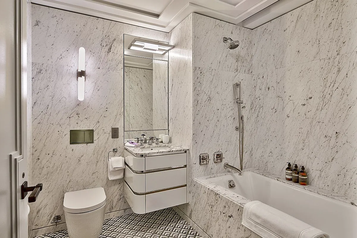 Waldorf Astoria2807 Bathroom