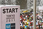 9：10、石原都知事の号砲で一般ランナーがスタート。約3万5000人のランナーが東京を駆け抜けます！